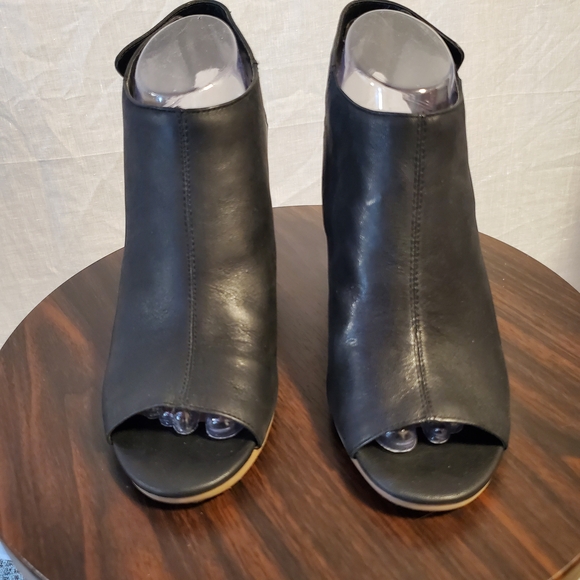 Nine West Black Peep-Toe Ankle Boots - Size 7.5 - Picture 4 of 10